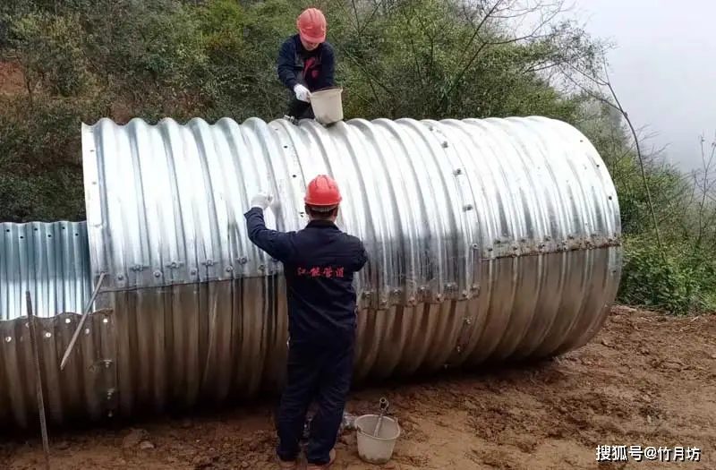 鋼波紋管涵在腐蝕環(huán)境下的耐久性考驗(yàn)：現(xiàn)代防腐技術(shù)如何護(hù)航？